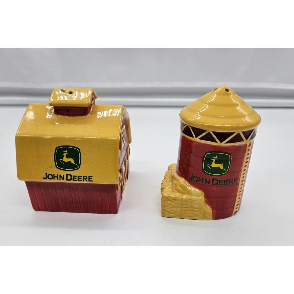 John Deere Salt and Pepper Shakers‎ Set Ceramic Barn and Silo Red Yellow Logo